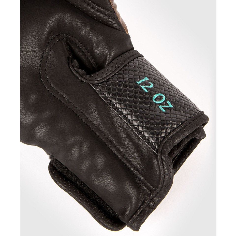 Køb Venum Assassin's Creed Boxing Gloves Online MM Sports